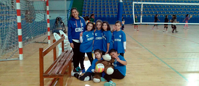 Las alevines del Reinopn CRC Voleibol consiguen su primera victoria