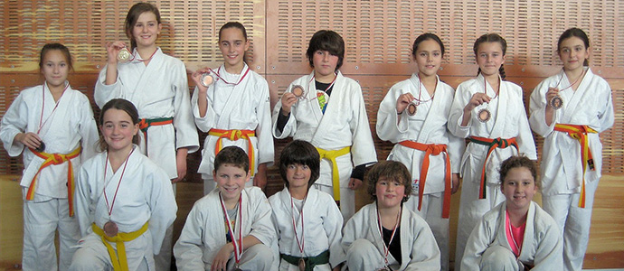 Los alevines reinosanos suman trece medallas en el Trofeo Judokita