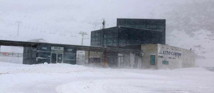 Alto Campoo prepara su apertura entre ventiscas