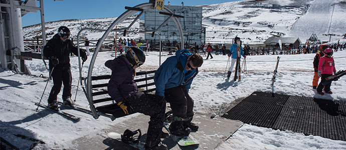 Alto Campoo recibe a cientos de esquiadores