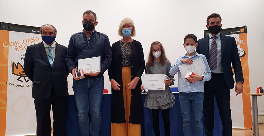 Los alumnos del Alto Ebro Martn Fernndez y Adriana Arenas quedan finalistas del concurso 'Qu es un Rey para ti?'