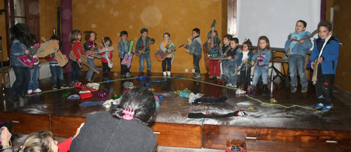 Los alumnos del CEIP Virgen de la Velilla celebraron un original Festival Navideo