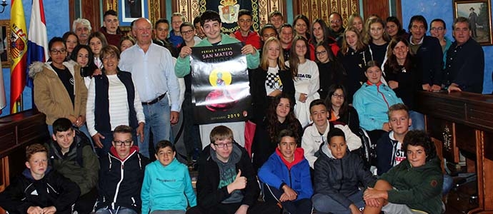Los alumnos de los centros Gemeinschattsschule Husum Nord y San Jos-Nio Jess visitan el Ayuntamiento de Reinosa