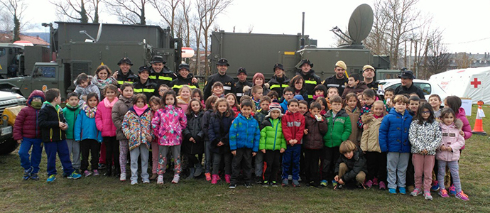 Los alumnos del Colegio Alto Ebro visitaron el puesto de mando de la UME
