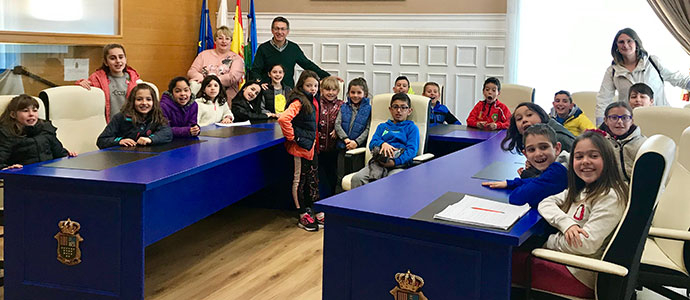 Los alumnos del Colegio Casimiro Sainz visitan el Ayuntamiento de Campoo de Enmedio