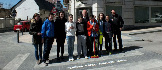 Los alumnos del Sanjo aprenden mientras colaboran con la comunidad