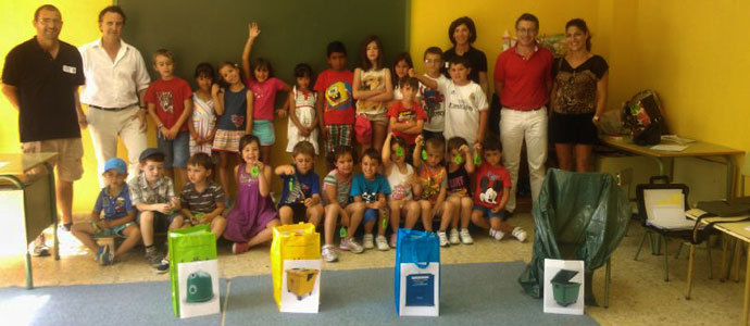 Los alumnos de la Ludoteca de Campoo de Enmedio aprenden a reciclar