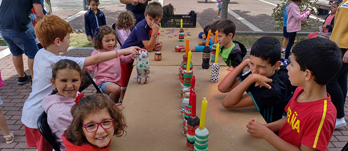 Los alumnos de la ludoteca estival de Enmedio organizaron un mercadillo solidario