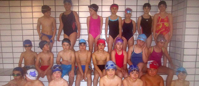 Los alumnos de Primaria del Rodrguez de Celis compaginaron natacin e ingls