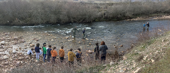Los alumnos del Rodrguez de Celis investigan la calidad de las aguas de los cauces campurrianos