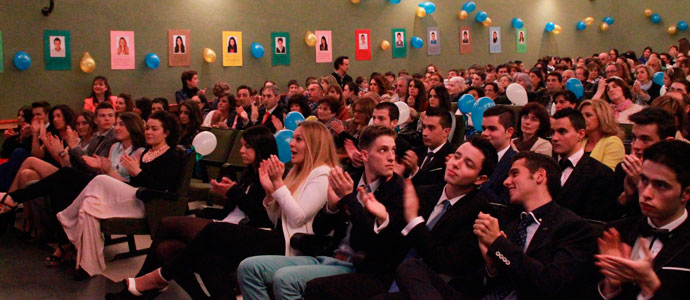 Los alumnos de segundo de Bachillerato del San Jos se gradan
