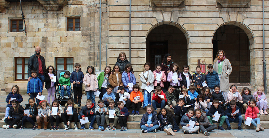 Los alumnos de Segundo de Primaria del CEIP Alto Ebro visitan el Ayuntamiento de Reinosa