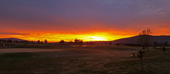 Amanece en el campo de golf de Nestares