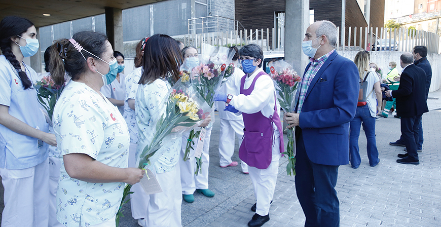 AMPROS inunda de flores Valdecilla para dar las 