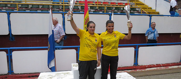 Andrea Gmez y Blanca Riao, campeonas de Cantabria de Peas por parejas