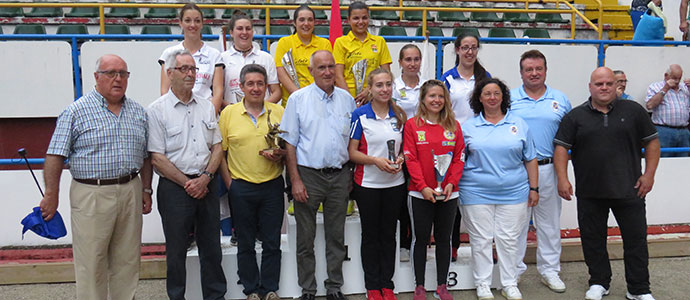 Andrea Gmez y Blanca Riao, campeonas de Cantabria de Peas por parejas