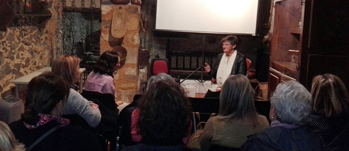 Angelines Balbs presenta en Camargo el documental 'La mujer rural en Campoo'