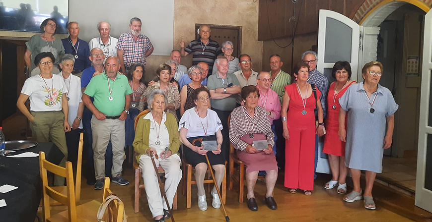 Los antiguos alumnos de la escuela de La Costana, juntos de nuevo