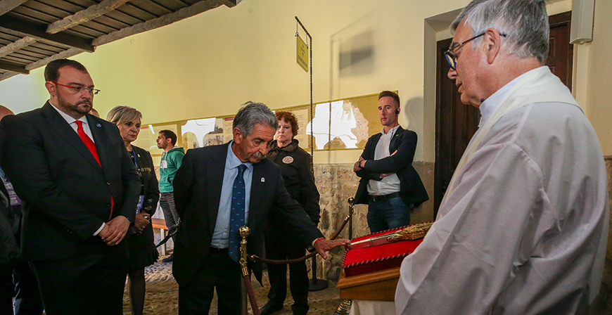 La apertura de la Puerta del Perdn marca el inicio del septuagsimo cuarto Ao Santo Lebaniego