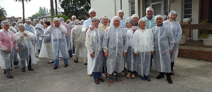 Los aprendices de 1969 de la Naval visitaron la fbrica de Nestl