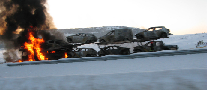 Arde un camin cargado con coches a dos kilmetros de Aguilar de Campoo