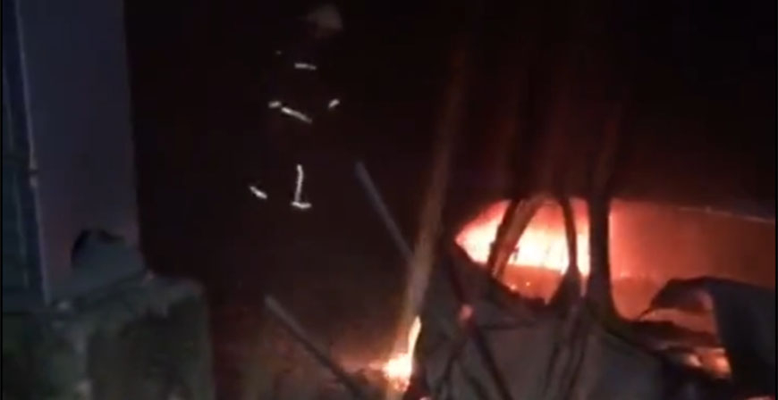 Arde un coche en Mataporquera tras colisionar contra un transformador