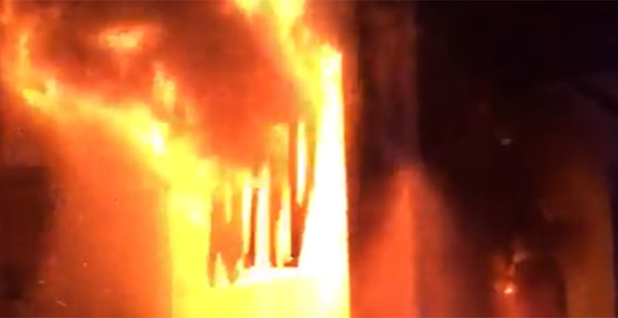 Arde una tolva con restos de neumticos en Cementos Alfa