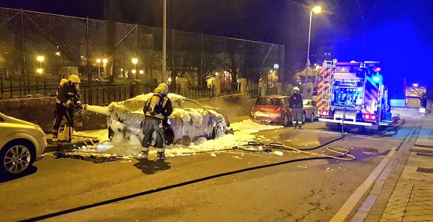 Arde un vehculo en la calle Alta de Reinosa