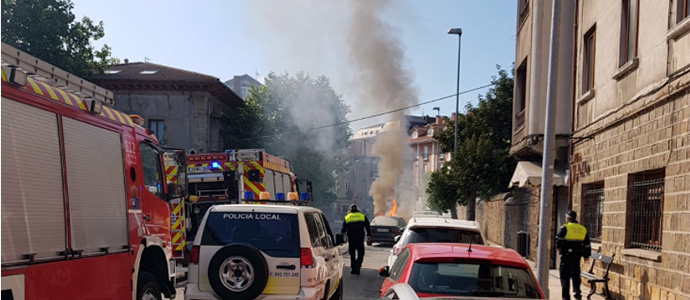 Arde un vehculo en el centro de Reinosa