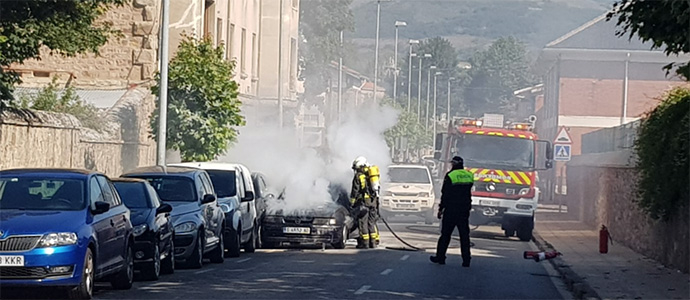 Arde un vehculo en el centro de Reinosa