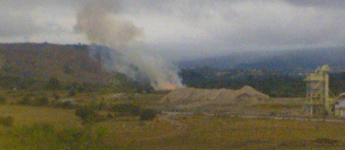 Arde un vertedero junto a la cantera de Matamorosa