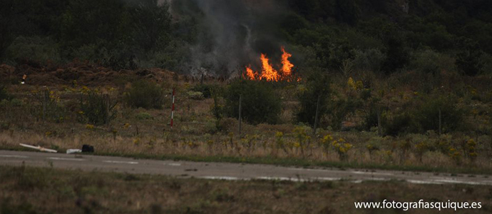 Arde un vertedero junto a la cantera de Matamorosa