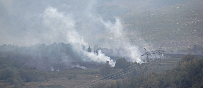Arden los montes de Suano y Bustasur