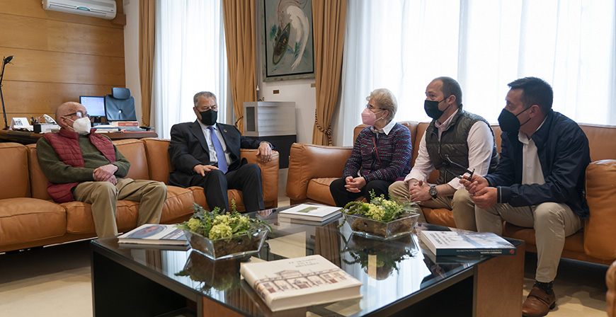 El arte de Fidel Gonzlez ya luce en el Parlamento de Cantabria