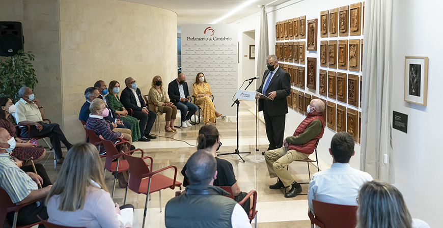 El arte de Fidel Gonzlez ya luce en el Parlamento de Cantabria