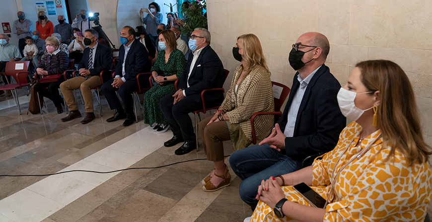 El arte de Fidel Gonzlez ya luce en el Parlamento de Cantabria