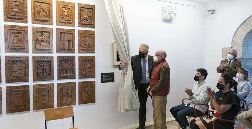 El arte de Fidel Gonzlez ya luce en el Parlamento de Cantabria