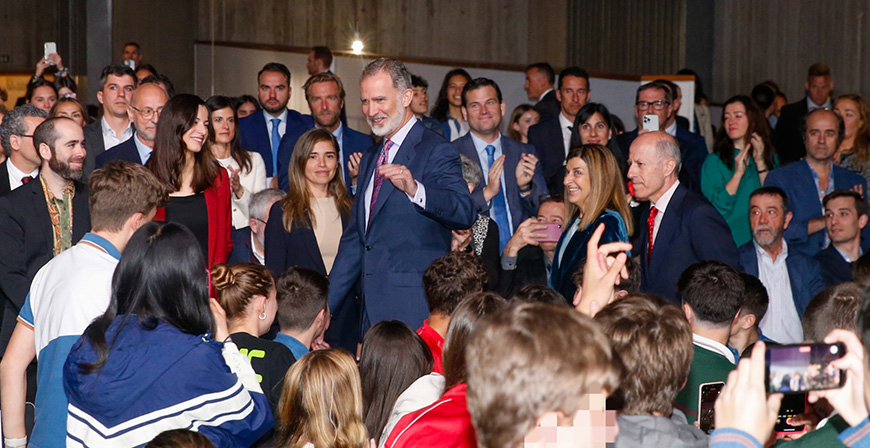 El arte y el talento joven centran la visita del rey Felipe VI a Cantabria