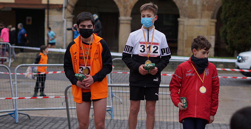 Los atletas de la Escuela Reinosa Running logran seis podios en la Carrera de Navidad de Aguilar