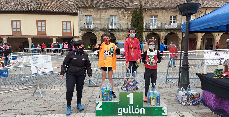 Los atletas de la Escuela Reinosa Running logran seis podios en la Carrera de Navidad de Aguilar