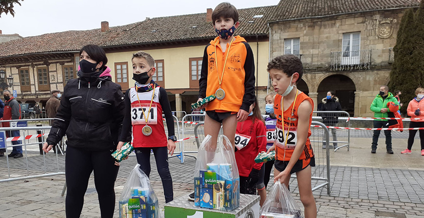 Los atletas de la Escuela Reinosa Running logran seis podios en la Carrera de Navidad de Aguilar