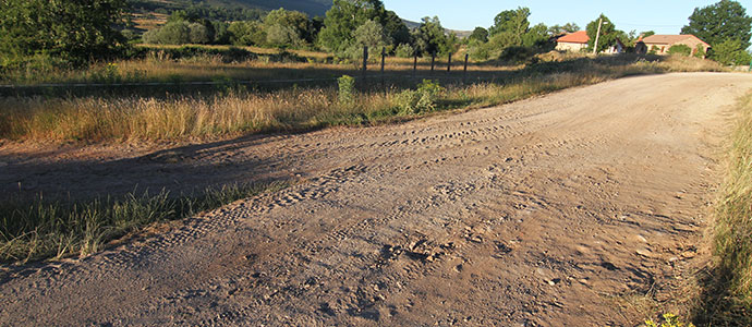 Avanzan los trabajos de mejora del camino rural entre Reinosilla y Espinosa