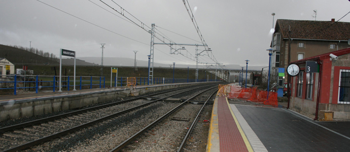 Una avera en una subestacin elctrica deja tirados entre Osorno y Aguilar a seis trenes y cerca de 1.000 personas 