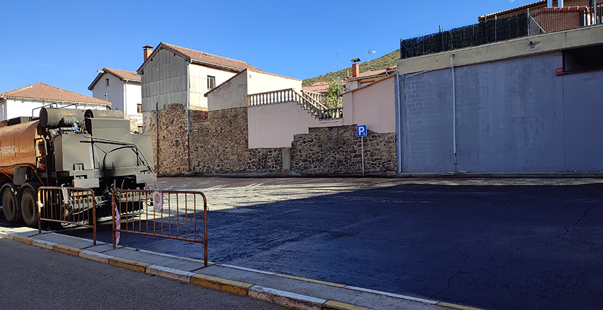 El Ayuntamiento de Barruelo de Santulln mejora el aparcamiento de la Plaza Santa Brbara