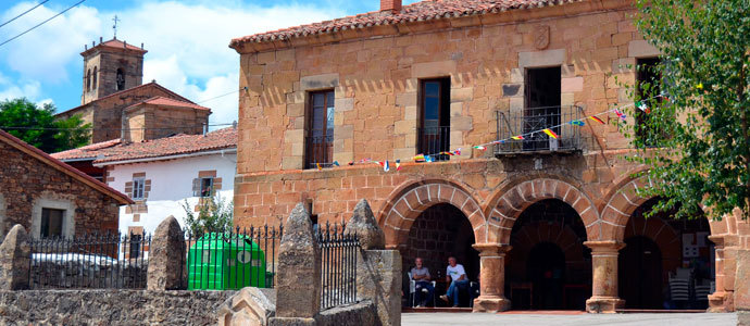 El Ayuntamiento rehabilitar la cubierta de las escuelas de Bustillo del Monte