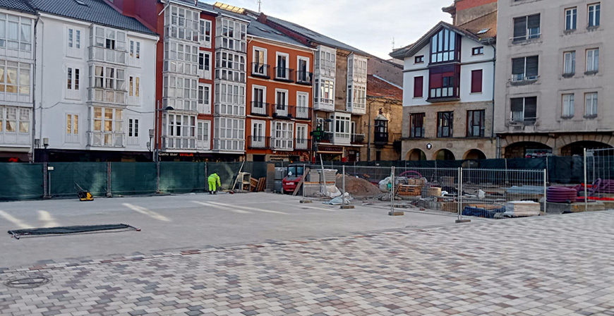 El Ayuntamiento de Reinosa abre al paso peatonal la parte central de la Plaza de Espa�a