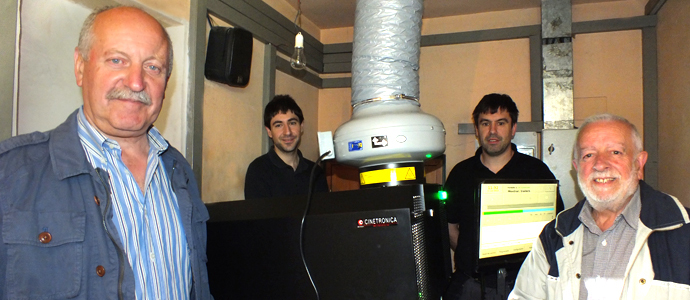 El Ayuntamiento de Reinosa instala el nuevo proyector digital y 3D