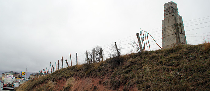El Ayuntamiento de Reinosa retira el monumento franquista de la IV Divisin Navarra