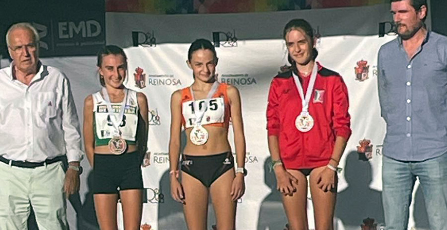 Azahara Vallejo y Hctor Martnez se imponen en sus categoras de la XI Milla y III Legua Nocturna de Reinosa