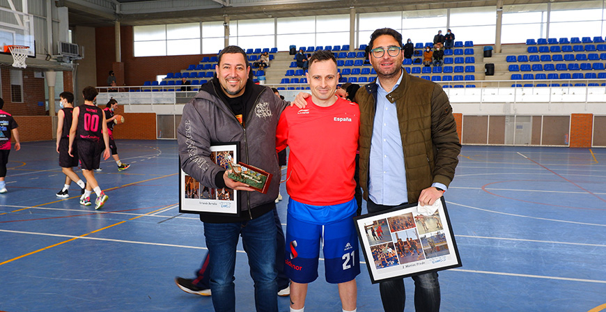 El baloncesto campurriano homenajea a Fernando Barradas y Juan Matas Prado, dos histricos del CD Basketcampoo 